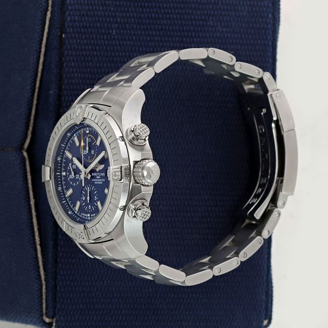 Breitling Avenger Chronograph 45 A13317 Image 3